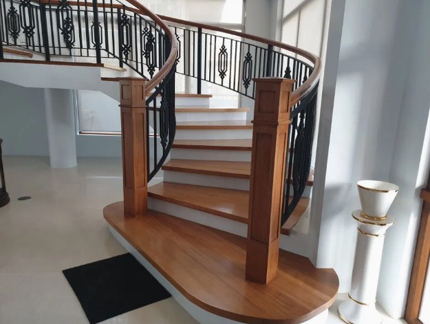 Iron Staircase: Where Innovation Meets Architectural Brilliance - Image 3